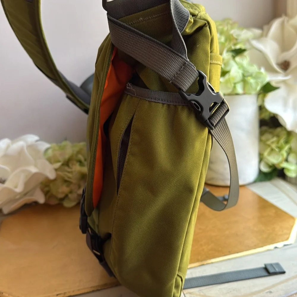 RARE Retired Style! Patagonia Half Mass 15L Messenger Bag in Green